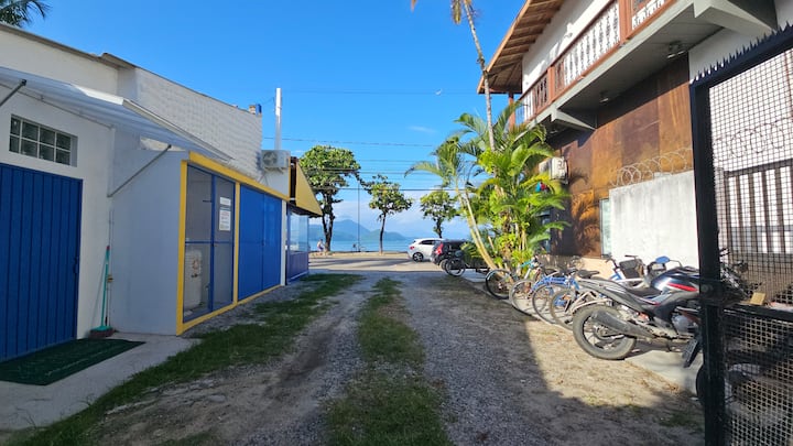 1ec09ad6-d1da-418d-9f20-1d4a30d8f19f