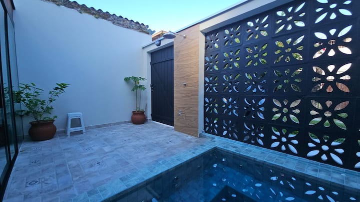 43f70c33-f2a1-4853-aed6-77b964105ecb